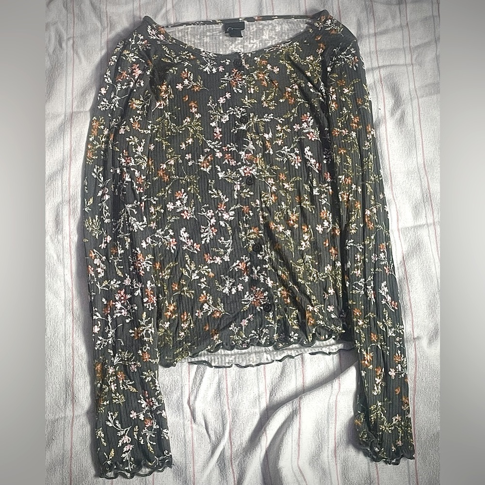 Large 10/12 art and class TM long sleeve flower print shirt with buttons!